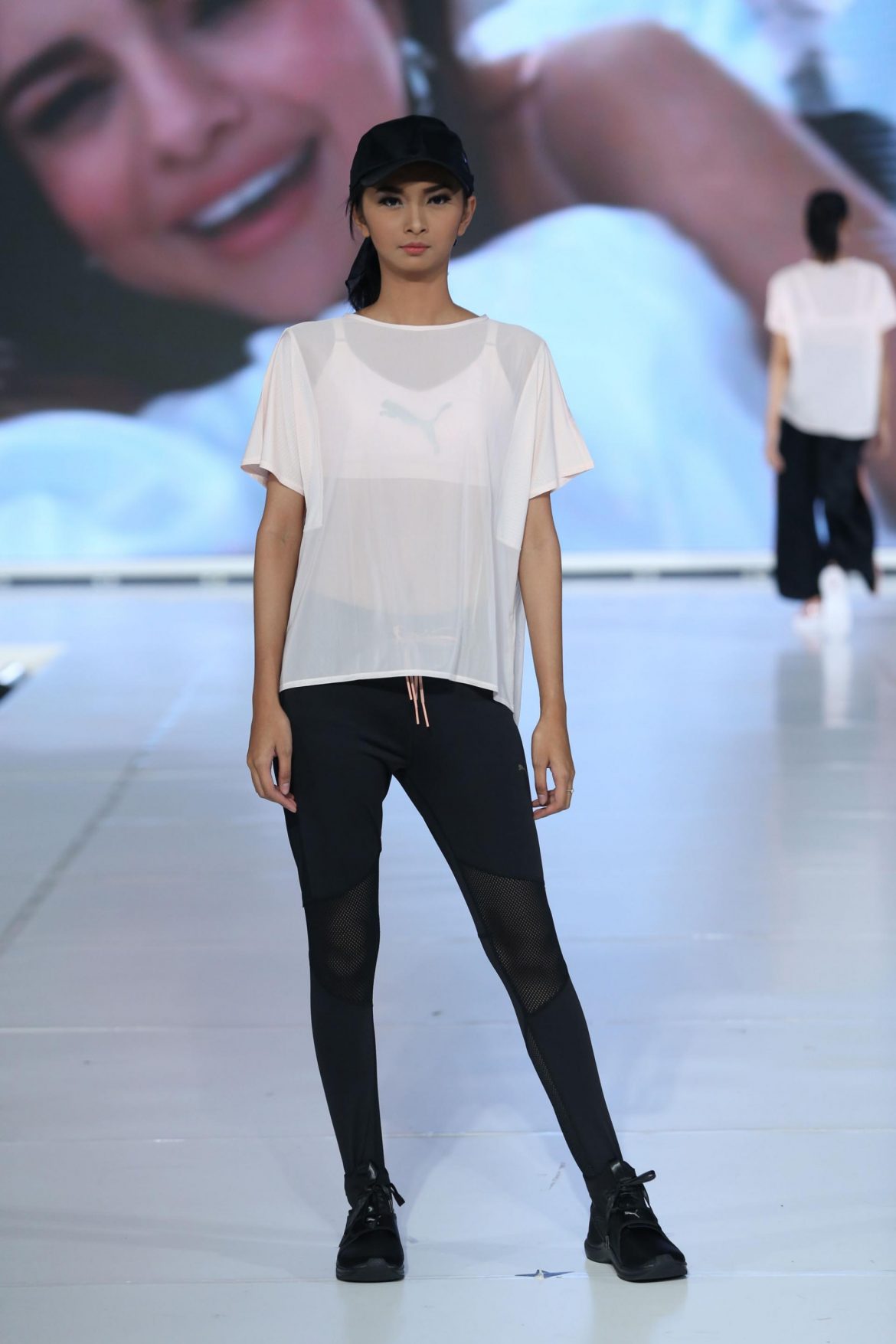 JFF 2018 Hari Kedua Hadirkan Koleksi  Warna-Warna Fresh, Dinamis Hingga Fashion Urban