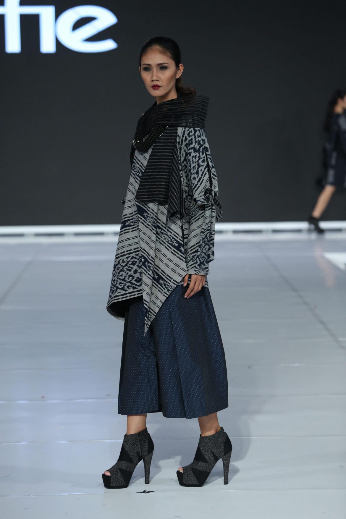 Sesi  Kedua JFF 2018 “Ethnique Rhapsody”, Tampilkan Tenun dan Kain Nusantara