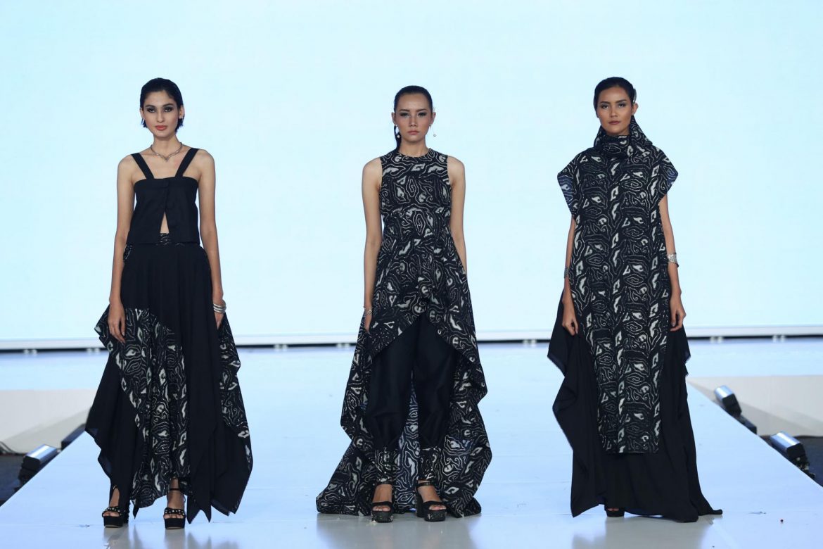 Sesi  Kedua JFF 2018 “Ethnique Rhapsody”, Tampilkan Tenun dan Kain Nusantara