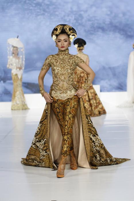 Indonesia Mahardika, Karya Anne Avantie di Penutupan  JFF 2018