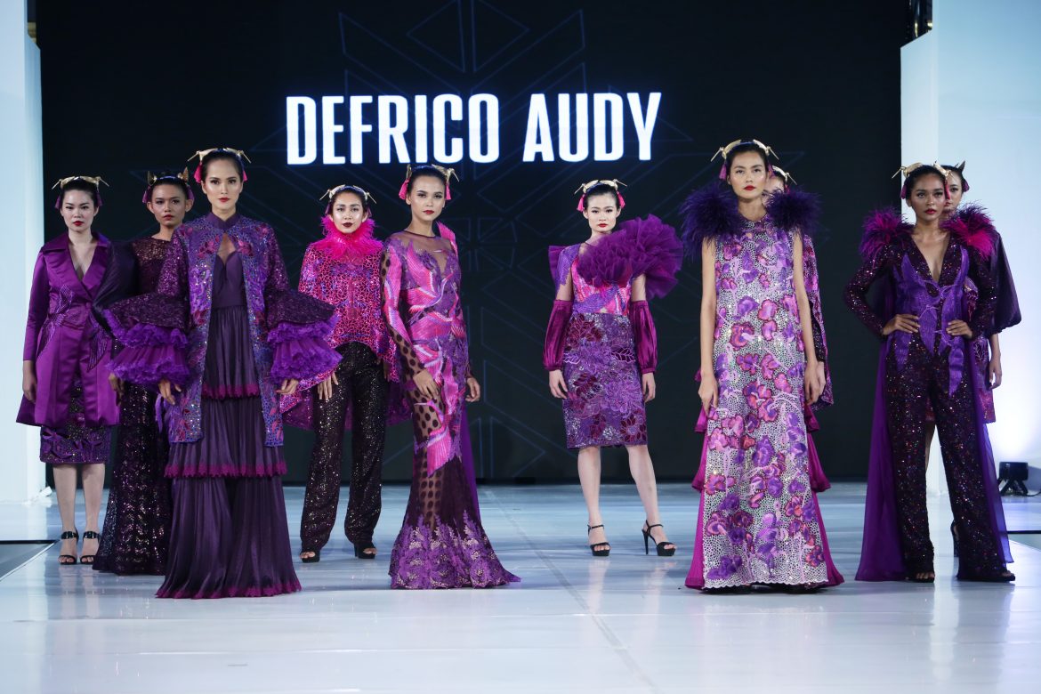 Semarak Keindahan Kain Busana Khas Nusantara di Jogja Fashion Festival 2019