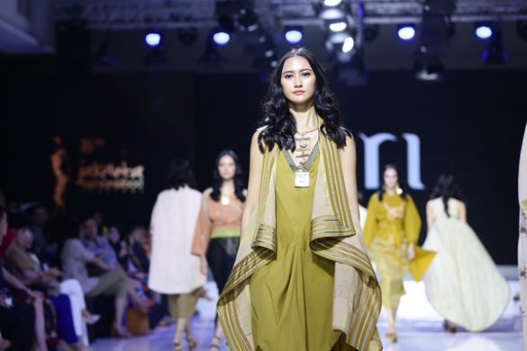 Jalinan Lungsi Pakan Awali Pembukaan Fashion Show JFFF 2019