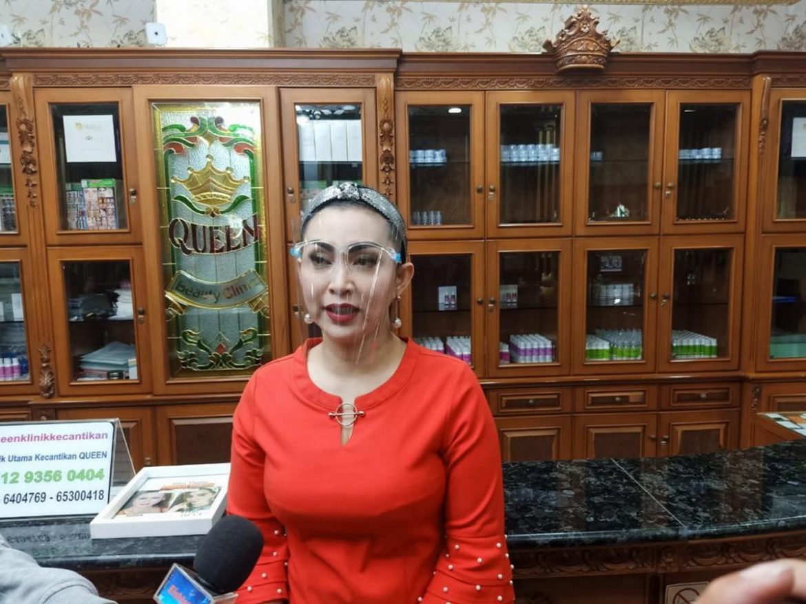 Ratna Listy Percantik Hidungnya di Queen Beauty Clinic