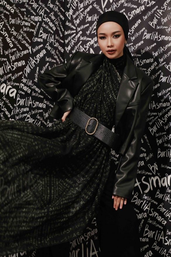 Rumah Mode BARLI ASMARA Luncurkan Koleksi pret-a-porter Scribble Scarf Untuk Padu Padan Fashion