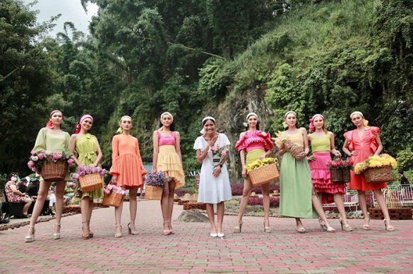 Desainer Migi Rihasalay Tampilkan Busana Pilihan di Malang Fashion Movement 2021