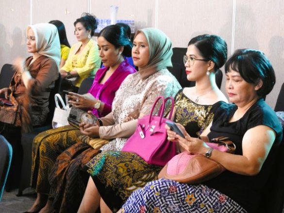 Rayakan Hari Batik Nasional, Komunitas Berkebaya Dukung Kebaya Goes to Unesco