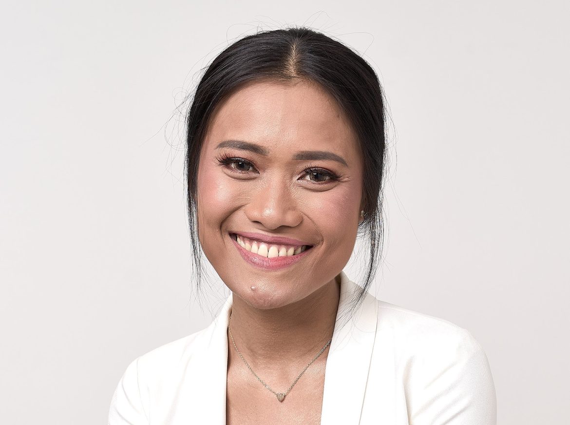 Migi Rihasalay dan Andrew James Buka Kelas ‘Melukis di atas Kanvas’ di Kampung Joglo Tanjung Lesung